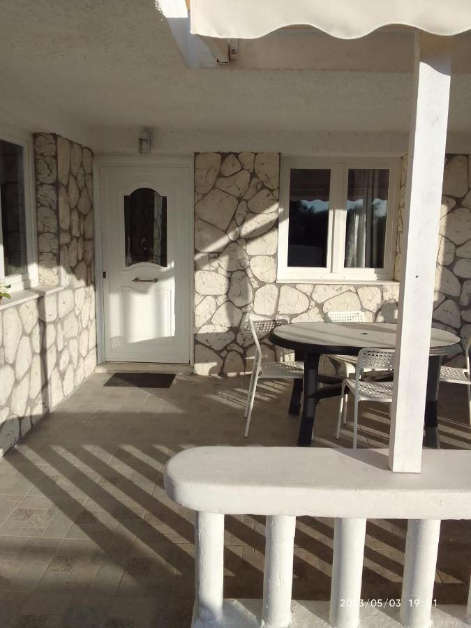 Antonia Family House Near Airport Apartment